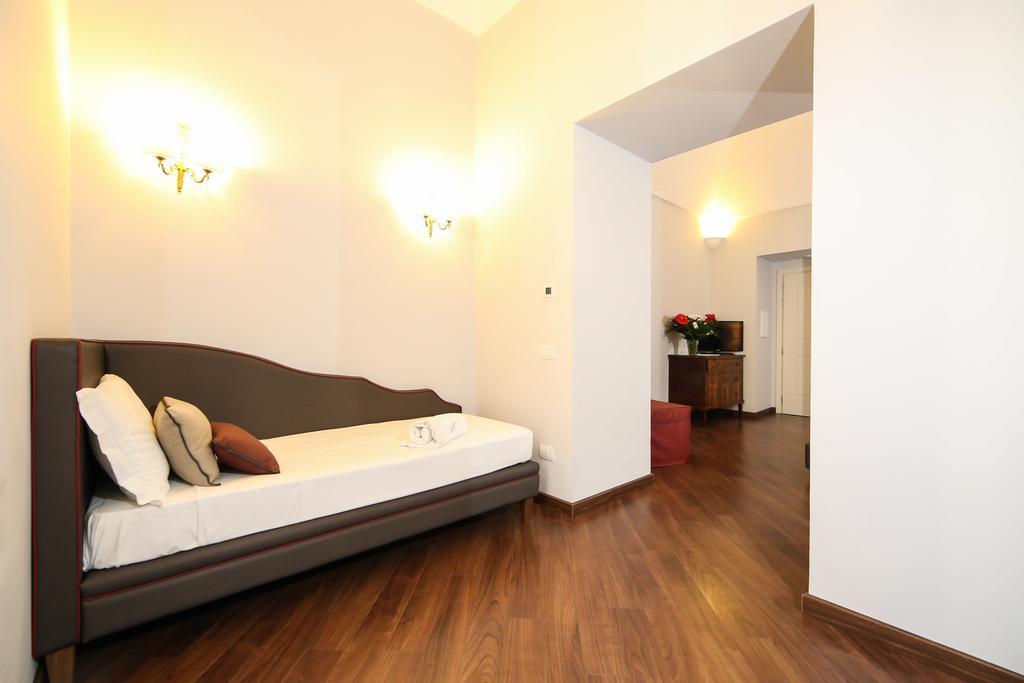 Hotel Palazzo Riario Sforza à Naples Extérieur photo