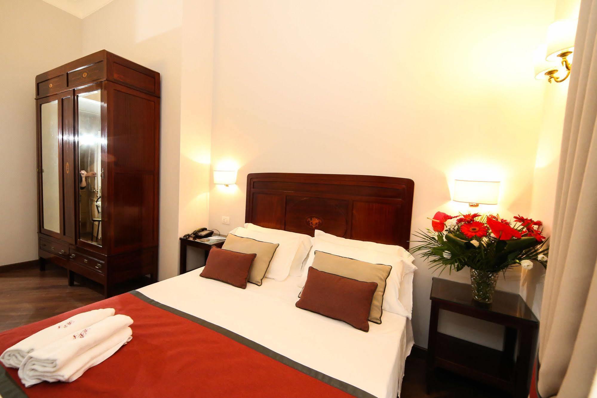 Hotel Palazzo Riario Sforza à Naples Extérieur photo