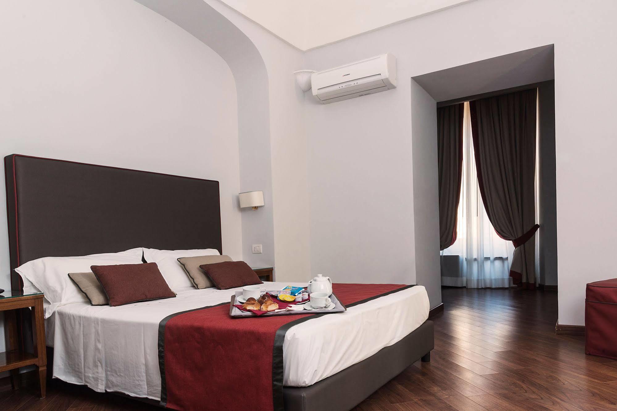 Hotel Palazzo Riario Sforza à Naples Extérieur photo