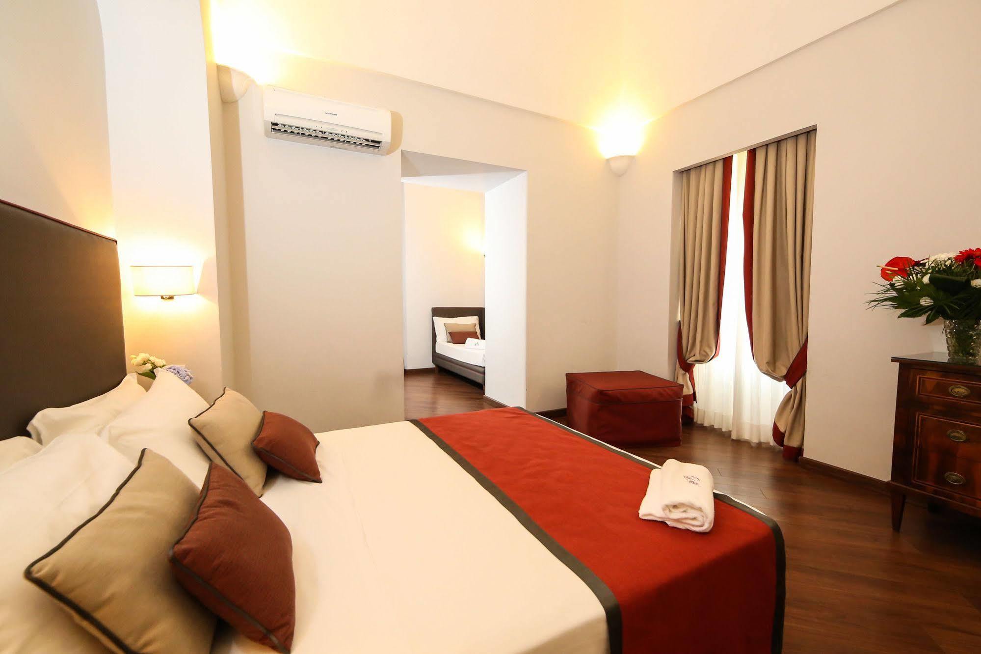 Hotel Palazzo Riario Sforza à Naples Extérieur photo