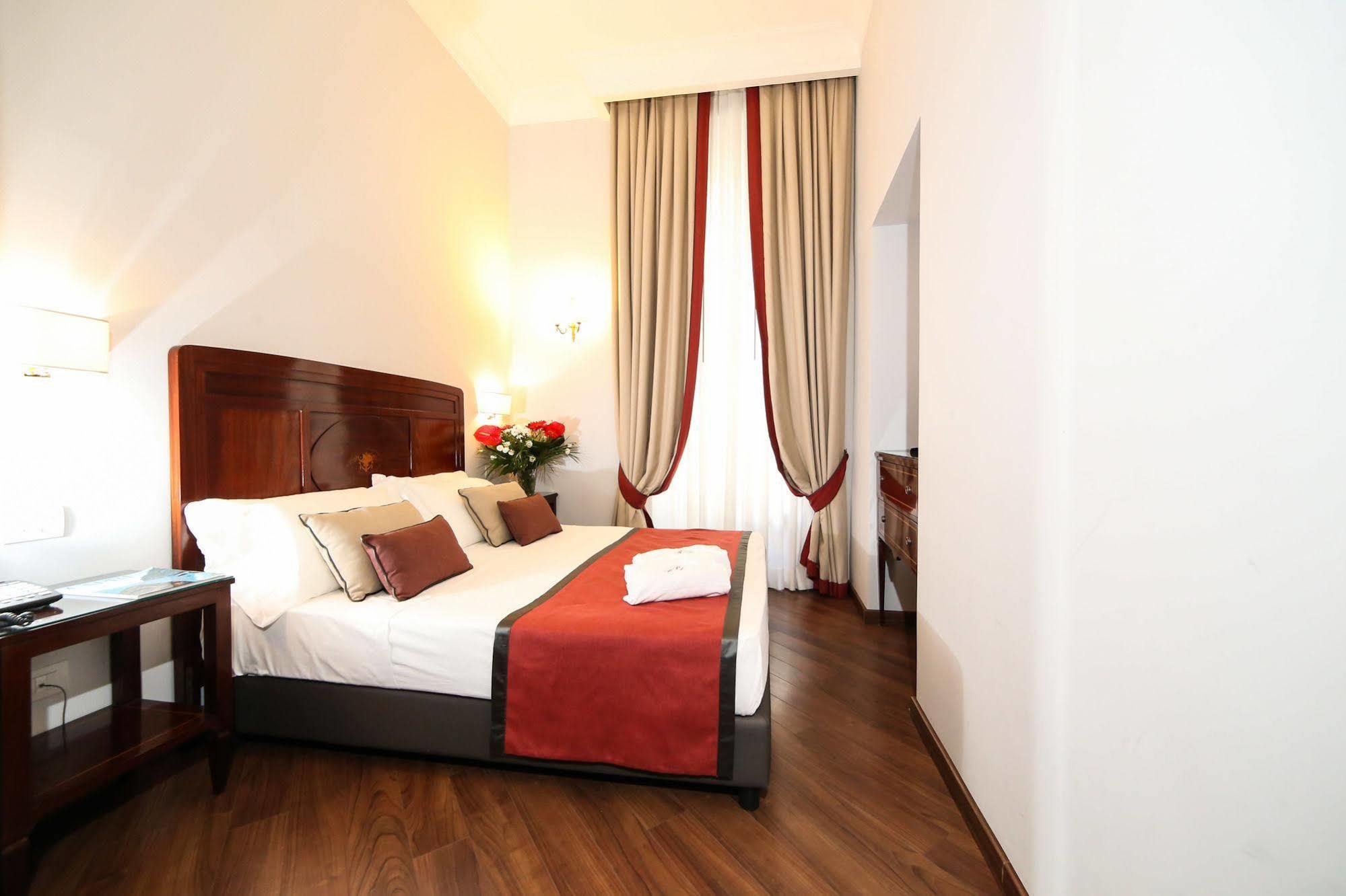 Hotel Palazzo Riario Sforza à Naples Extérieur photo