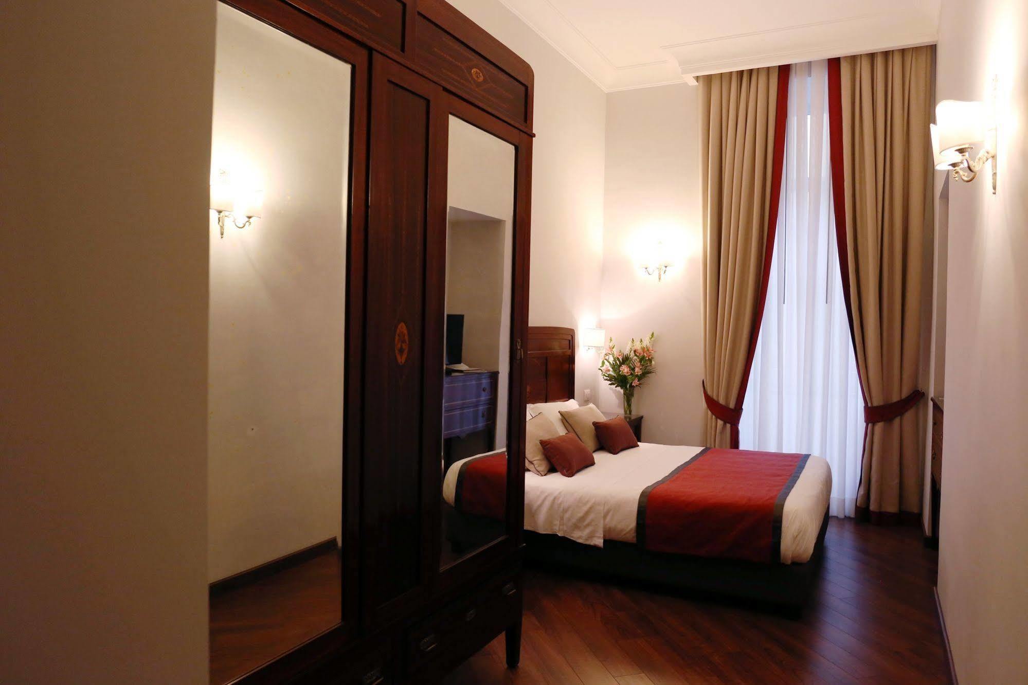 Hotel Palazzo Riario Sforza à Naples Extérieur photo