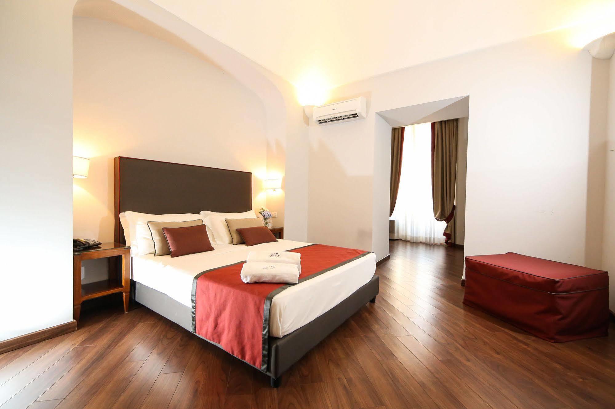 Hotel Palazzo Riario Sforza à Naples Extérieur photo